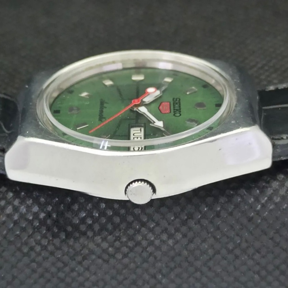 Vintage 1975 Seiko 5 Automatic Mens Silver Watch W/Green Face & Leather Strap - Picture 6 of 8